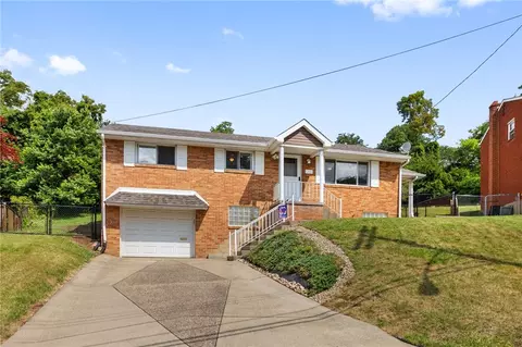 821 Shadyside Dr, West Mifflin, PA 15122