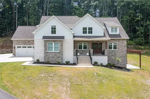 1300 Woodbridge Dr, Latrobe, PA 15650