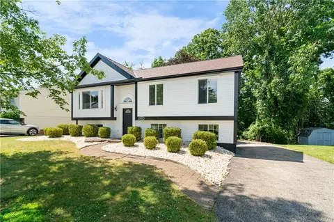 405 Rampart Blvd, New Kensington, PA 15068