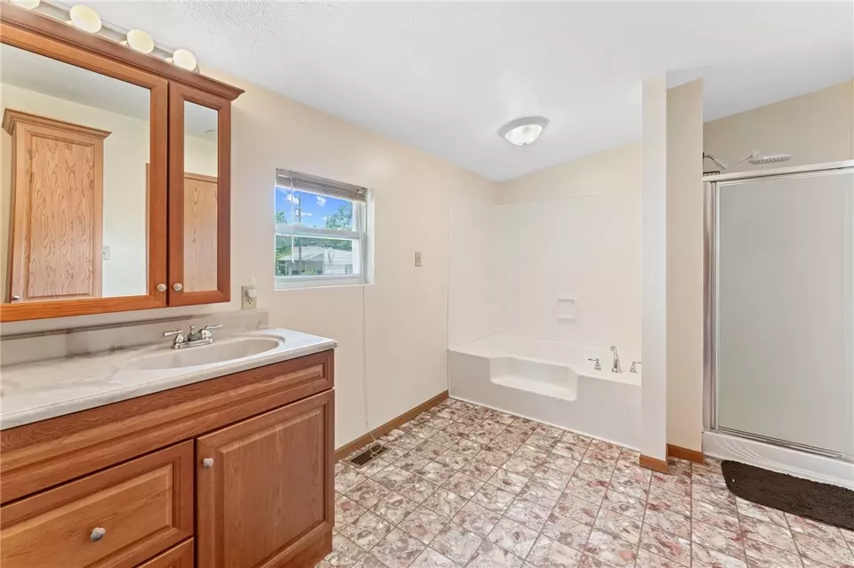 Bath - 111 Pittsburgh Rd, Bentleyville, PA 15314 photo 2 of 3