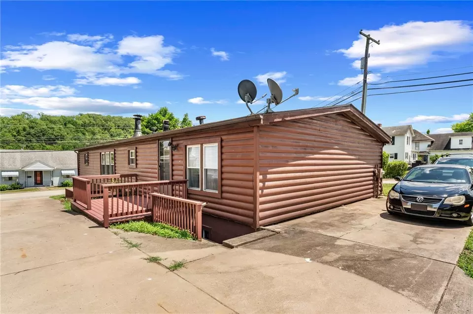 Exterior - 111 Pittsburgh Rd, Bentleyville, PA 15314 photo 3 of 5