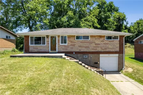 520 Sunnyfield Dr, Monroeville, PA 15146