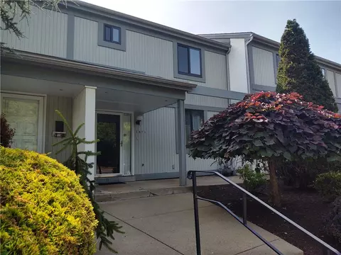 1571 Pinehurst Dr, Pittsburgh, PA 15241