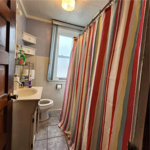 Bath - 816 Spring St, Braddock, PA 15104 photo 1 of 2