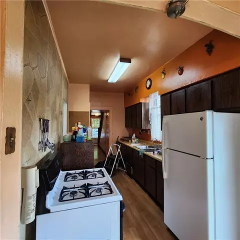 Entry Way - 816 Spring St, Braddock, PA 15104 photo 2 of 4