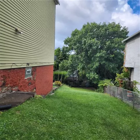 Exterior - 816 Spring St, Braddock, PA 15104 photo 3 of 3