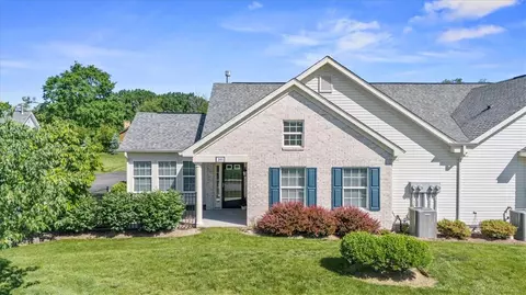 201 Spring Valley Dr, Zelienople, PA 16063