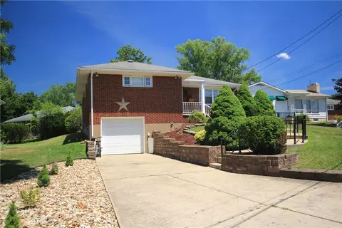 1206 Montana Ave, Natrona Heights, PA 15065