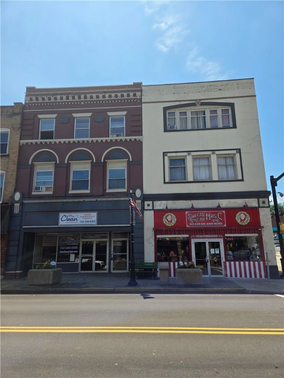 254-260 W Main St