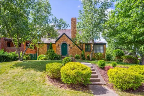 214 Monroe Dr, Pittsburgh, PA 15229