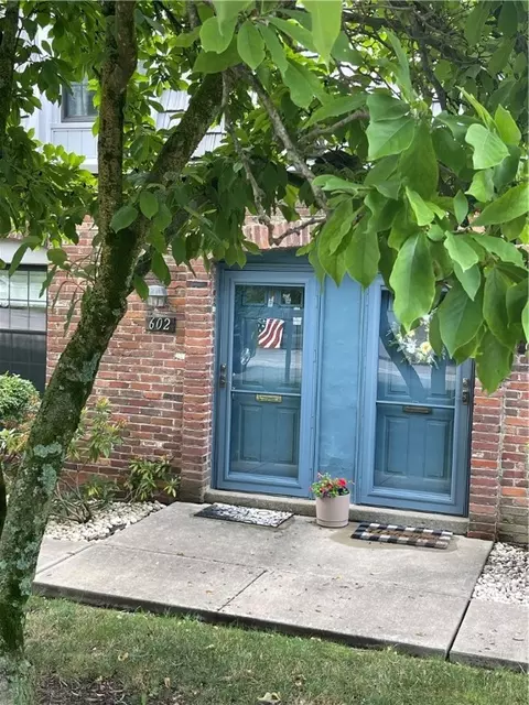 602 Carriage Cir, Pittsburgh, PA 15205