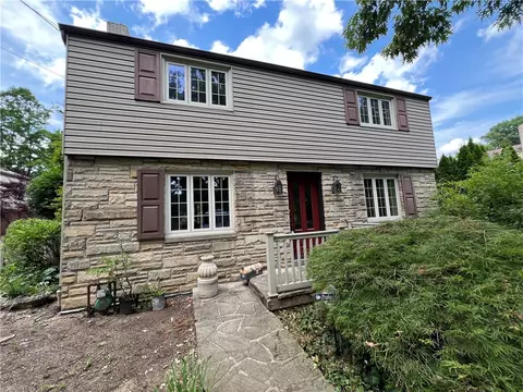1237 Pennsylvania Ave, Oakmont, PA 15139