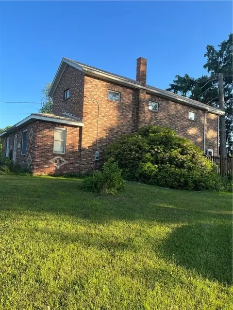 1179 Hendersonville Rd, Sandy Lake, PA 16145