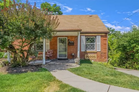 716 Nordeen Dr, West Mifflin, PA 15122