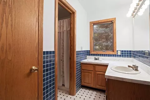 Bath - 127 Meredith Dr, Mars, PA 16046 photo 4 of 5