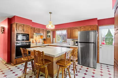 Kitchen - 127 Meredith Dr, Mars, PA 16046 photo 2 of 3