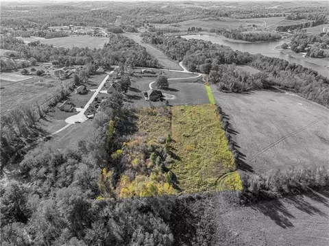132 Stoney Point Rd, Uniontown, PA 15401