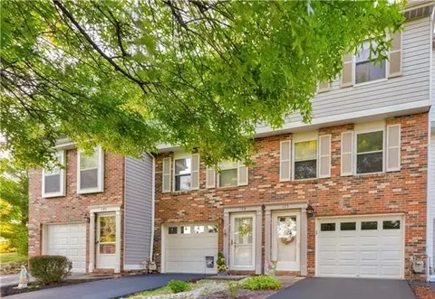 175 W Russets Cir, Bridgeville, PA 15017