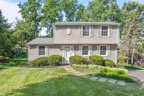 9524 Castleton Dr, Allison Park, PA 15101