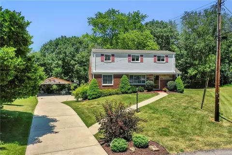 4 Carol Dr, Carnegie, PA 15106