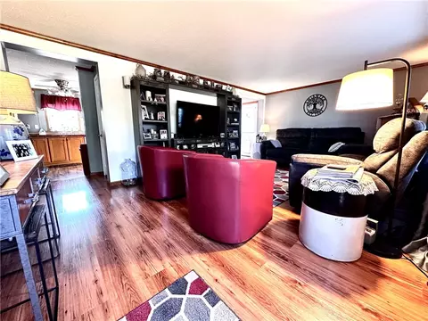 Living - 103 Braddock Rd, Smithfield, PA 15478 photo 2 of 5