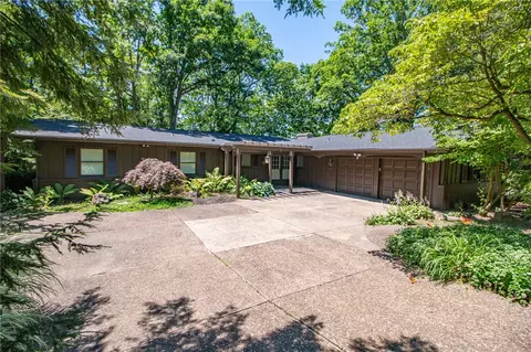 11 Davidson Dr, Beaver Falls, PA 15010