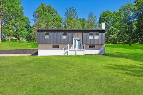 520 Reuschell Dr, Apollo, PA 15613