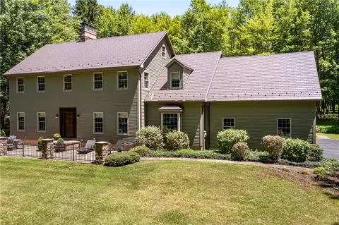 108 Poplar Forest Dr, Slippery Rock, PA 16057