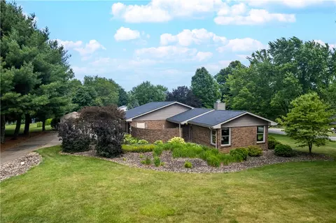 125 Colonial Dr, Clinton, PA 15026