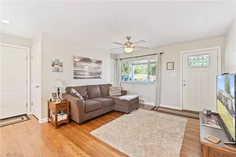 105 Elm Dr, Monaca, PA 15061 photo 7
