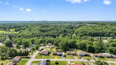 105 Elm Dr, Monaca, PA 15061 photo 3