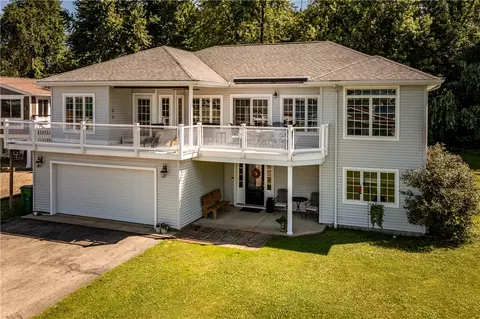 11492 N Shore Dr, Conneaut Lake, PA 16316