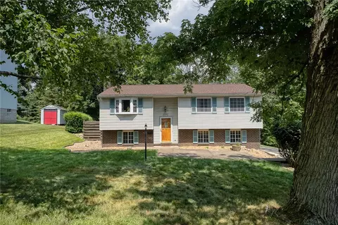 689 Fruitwood Dr, Bethel Park, PA 15102