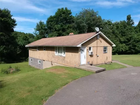 1799 Potter Run Rd, Volant, PA 16156