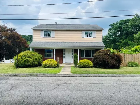 421 Toledo Dr, New Kensington, PA 15068