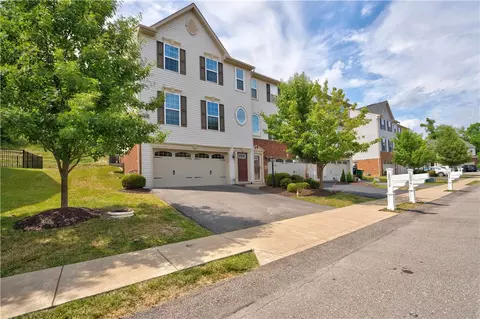 8042 Hinsdale Ln, Mcdonald, PA 15057