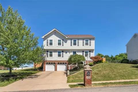 404 Farmcrest Dr, Oakdale, PA 15071