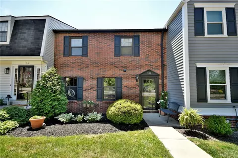 102 Canterbury Dr, Moon Twp, PA 15108