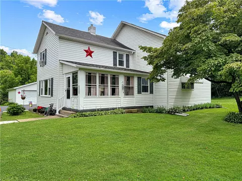 134 Vitril Ln, Wampum, PA 16157