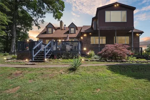 636 Woodlawn Rd, Ford City, PA 16226