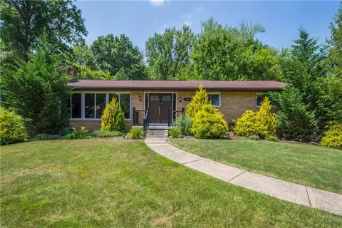 189 E Highland Dr, Mcmurray, PA 15317