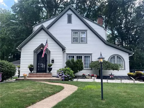 122 E Fairfield Ave, New Castle, PA 16105