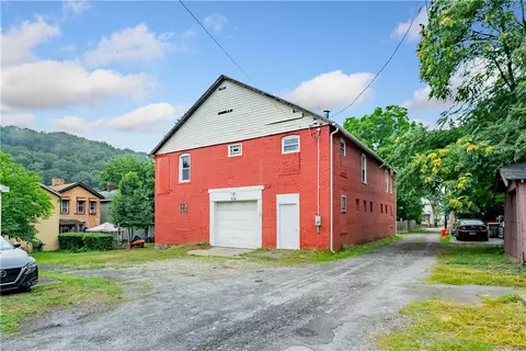 914 12th St, Beaver Falls, PA 15010