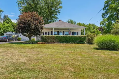 110 Greystone Ln, Butler, PA 16002