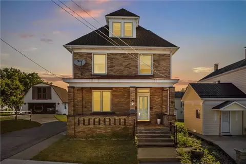 16 Vincennes Ave, Oakdale, PA 15071