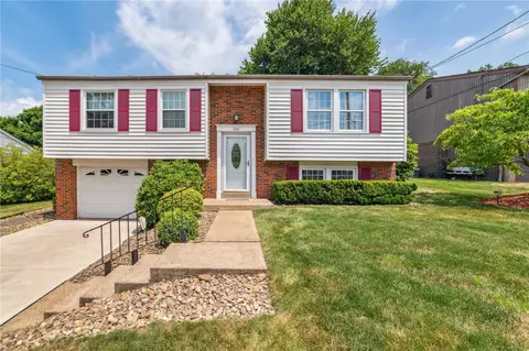 308 Holiday Park Dr, Pittsburgh, PA 15239