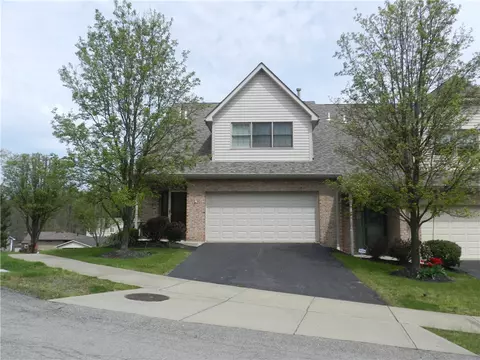 201 Woodcrest Dr, Coraopolis, PA 15108