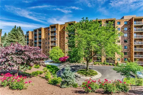 1500 Cochran Rd #613, Pittsburgh, PA 15243