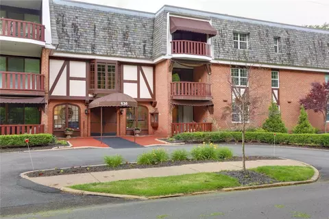 136 Centennial Ave #105, Sewickley, PA 15143