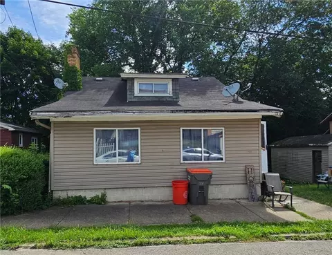2714 Locust St, Beaver Falls, PA 15010